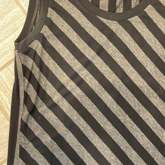 Women’s Cabi tank top - Picture 3 of 3